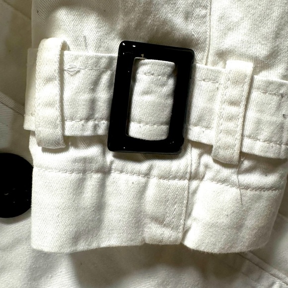 Guess white lightweight jacket, lined, button front, belted, Sz small - Picture 6 of 9